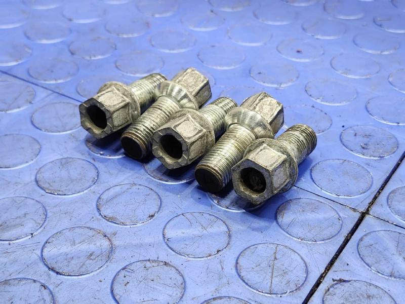 2012 Volkswagen Jetta Lug Nuts
