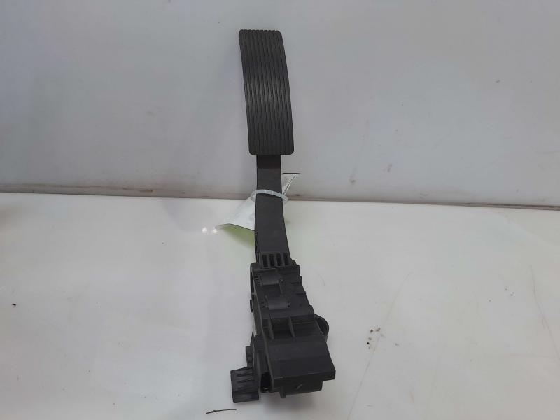 2014 - 2019 Mercedes Benz CLA250 C117 Accelerator Pedal Assembly OEM 2463001404