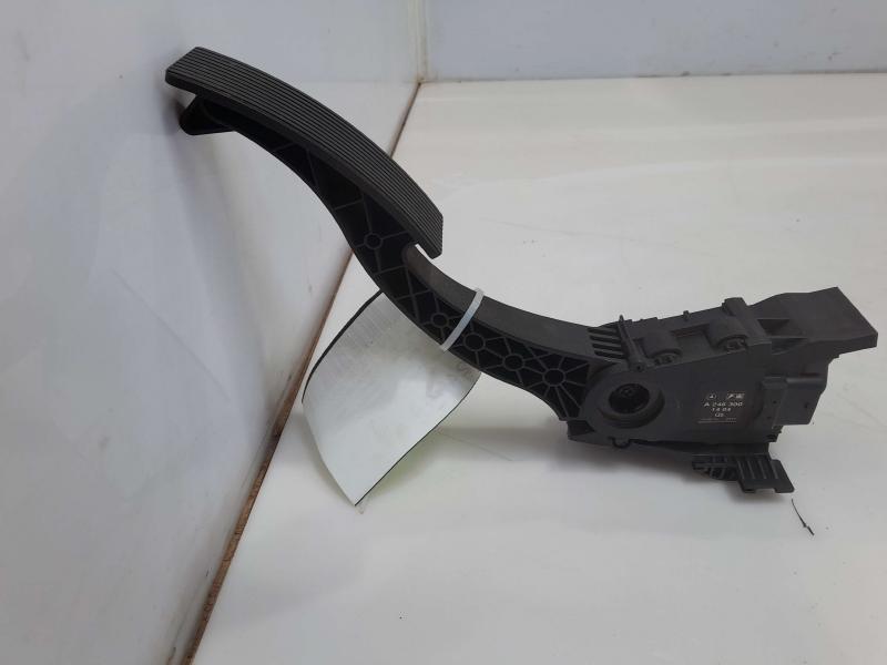 2014 - 2019 Mercedes Benz CLA250 C117 Accelerator Pedal Assembly OEM 2463001404