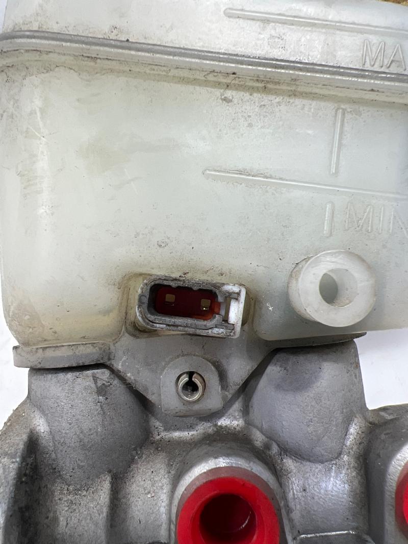 2015 - 2017 Subaru Outback Legacy 2.5L CVT Brake Master Cylinder Assembly OEM 26449FJ010