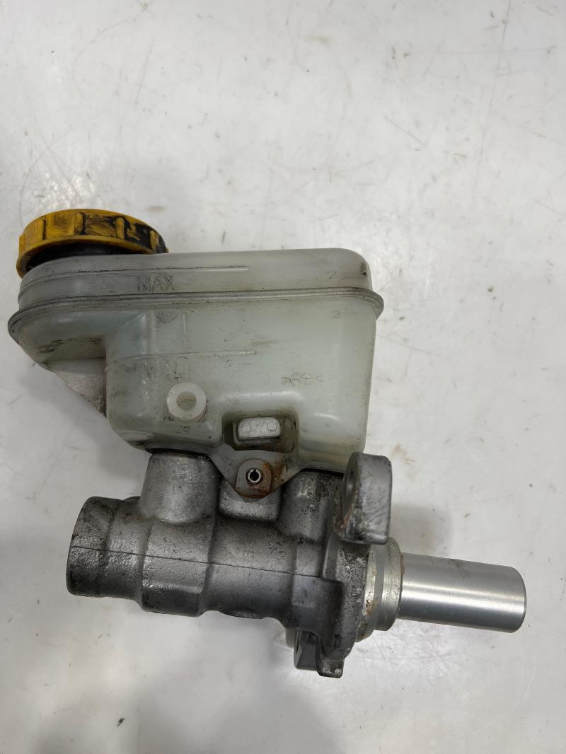2015 - 2017 Subaru Outback Legacy 2.5L CVT Brake Master Cylinder Assembly OEM 26449FJ010