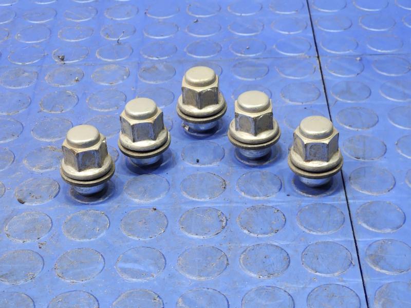 2014 Toyota Prius Lug Nuts