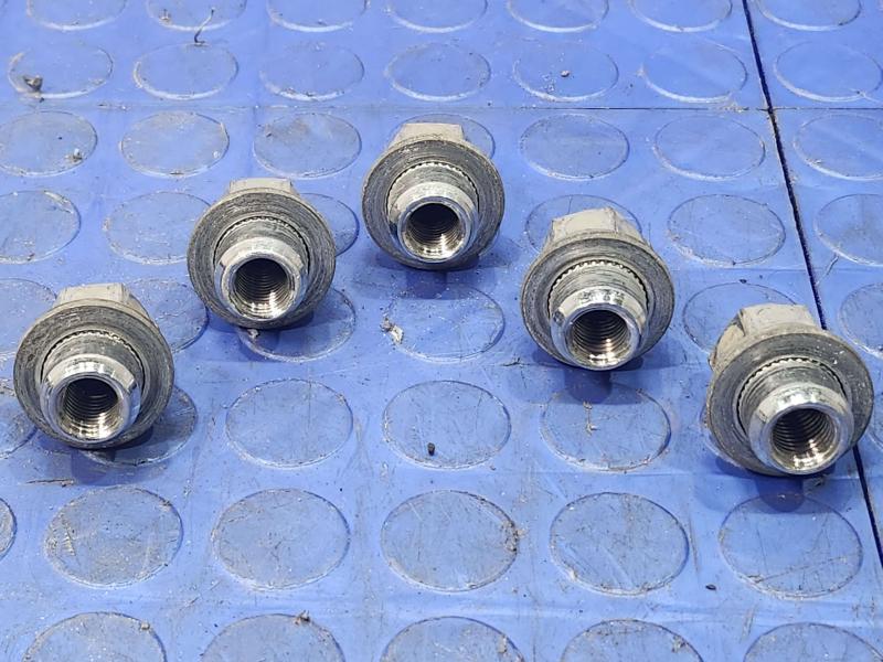 2014 Toyota Prius Lug Nuts