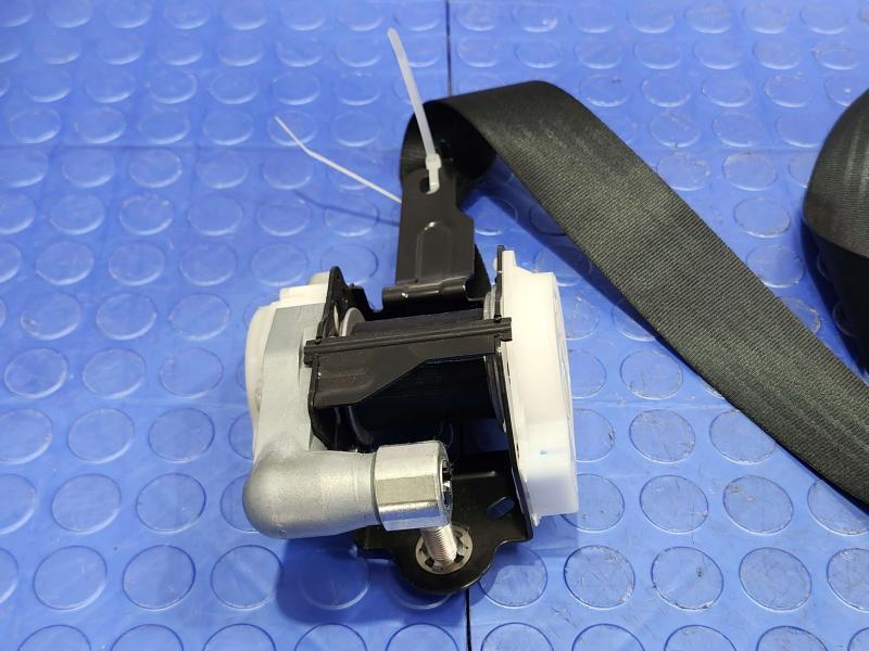 2011 Mazda CX-9 Front Seat Belt