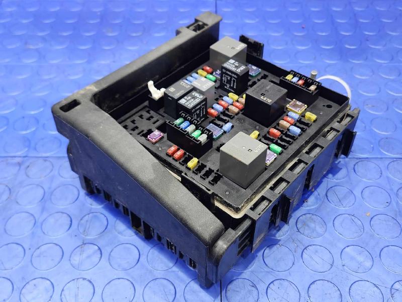2018-2019 Cadillac XT5 Engine Fuse Box Relay Junction Block OEM 84155666