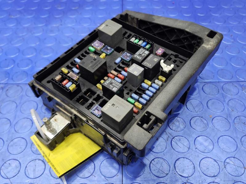 2018-2019 Cadillac XT5 Engine Fuse Box Relay Junction Block OEM 84155666
