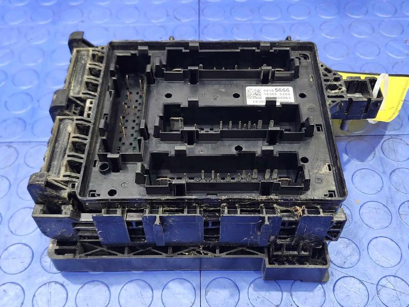 2018-2019 Cadillac XT5 Engine Fuse Box Relay Junction Block OEM 84155666