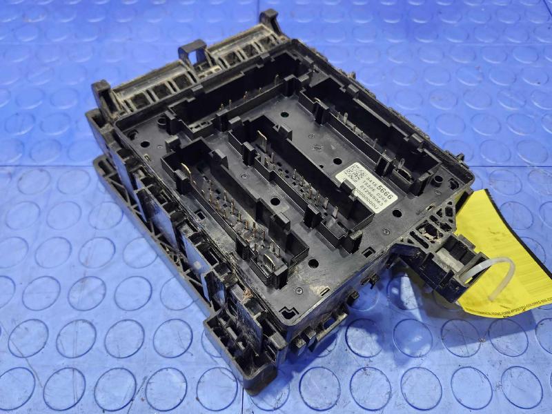 2018-2019 Cadillac XT5 Engine Fuse Box Relay Junction Block OEM 84155666