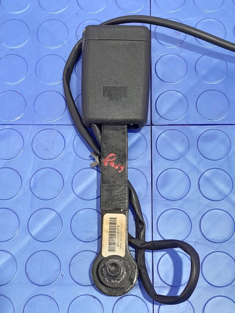 2015 Nissan Versa Front Seat Belt