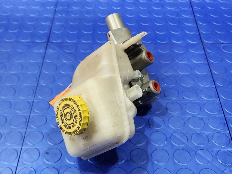2014 Chrysler 300 Master Cylinder