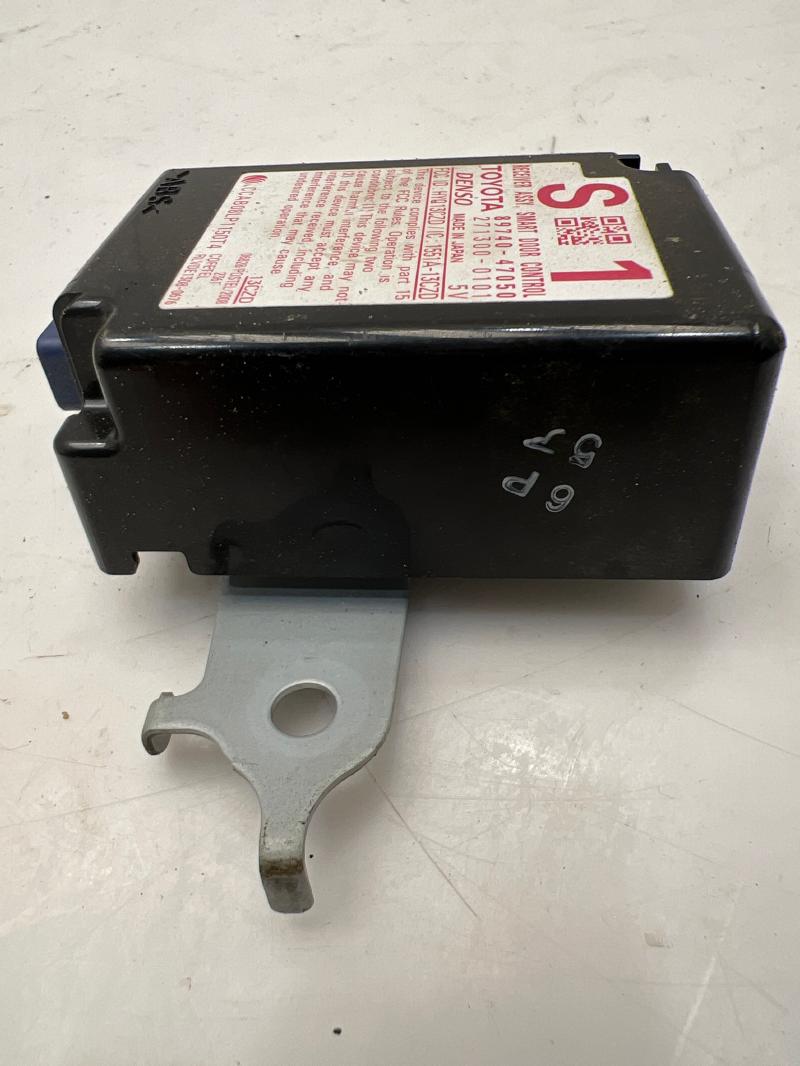 2010 - 2015 Toyota Prius Smart Key Door Receiver Module OEM 89740-47050
