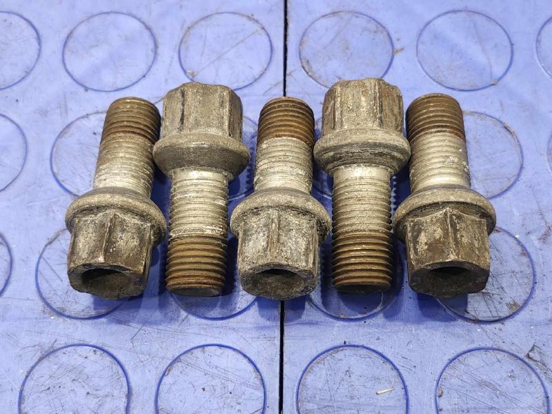 2013 Volkswagen Jetta Lug Nuts