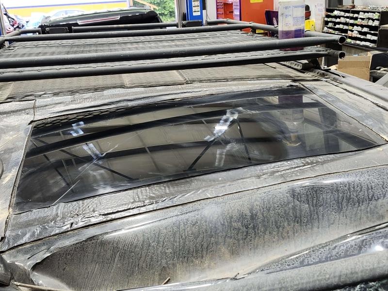 2007 Hummer H3 Roof Glass (Glass Only)
