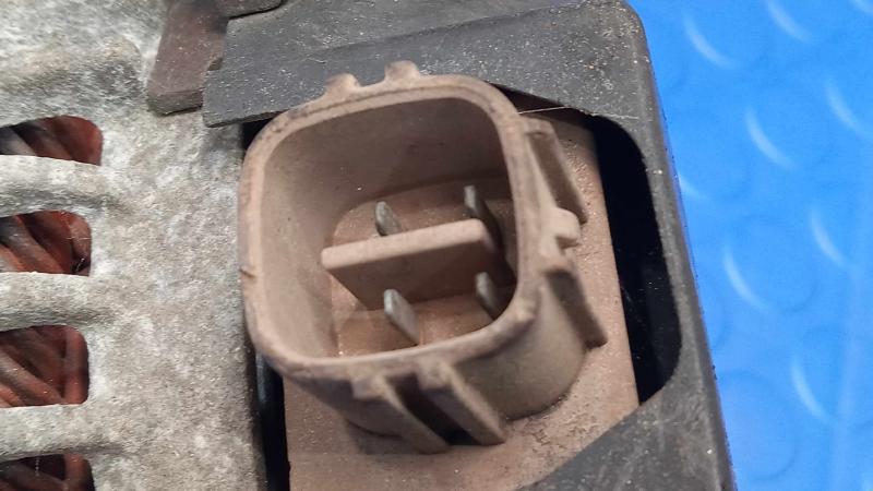 2004-2005 Toyota RAV4 Alternator Assembly 100 Amp OEM 2706028260