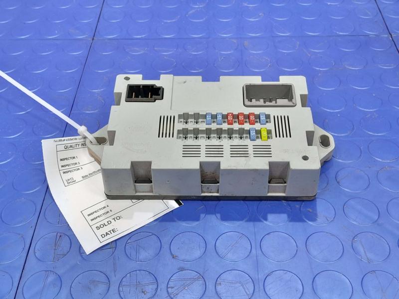 2017-2019 Jaguar XE Cabin Fuse Box Relay Junction Block Module OEM CPLA-14Q073-AA