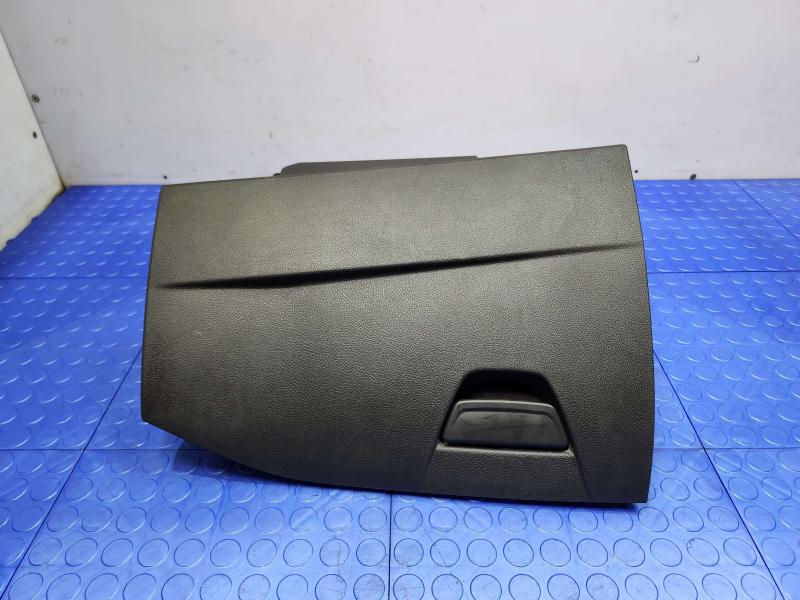 2014 Ford Focus Glove Box