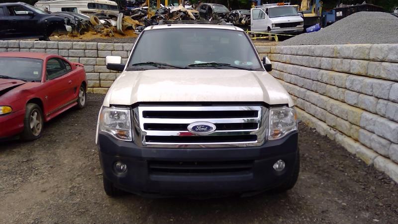 2007 Ford Expedition Center Pillar
