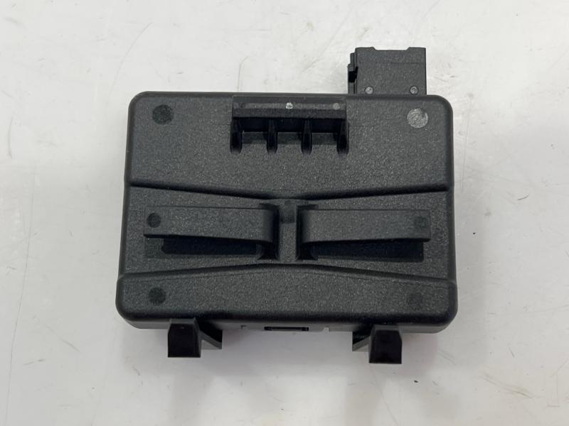 2019 - 2023 CHEVROLET BLAZER KEYLESS ENTRY RECEIVER CONTROL MODULE OEM 13523281