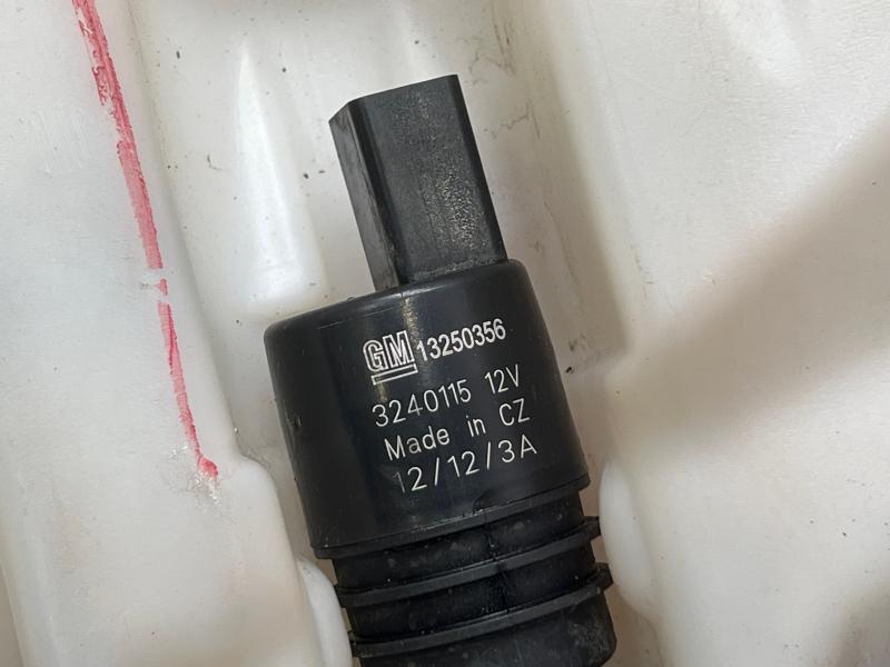 2013 Chevrolet Malibu Washer Bottle