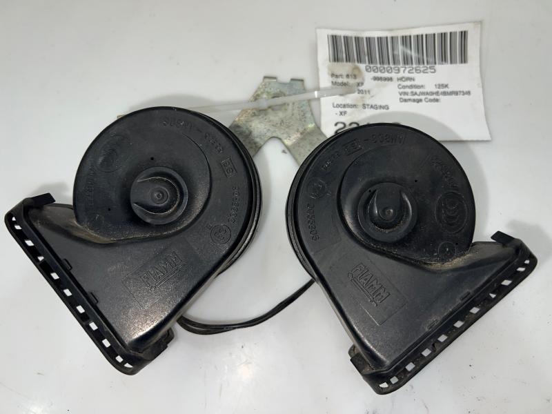 2009 - 2011 Jaguar XF Dual Horn Set with Bracket OEM C2Z19231