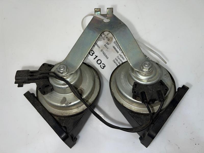 2009 - 2011 Jaguar XF Dual Horn Set with Bracket OEM C2Z19231