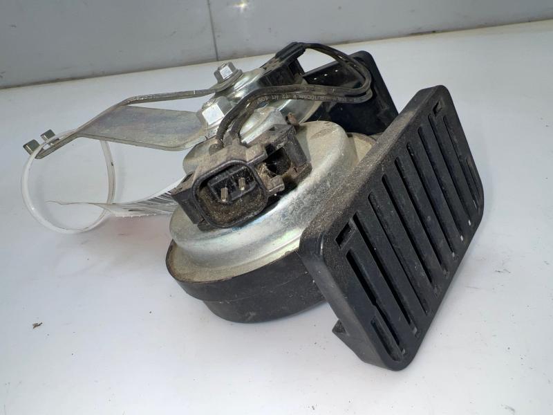 2009 - 2011 Jaguar XF Dual Horn Set with Bracket OEM C2Z19231