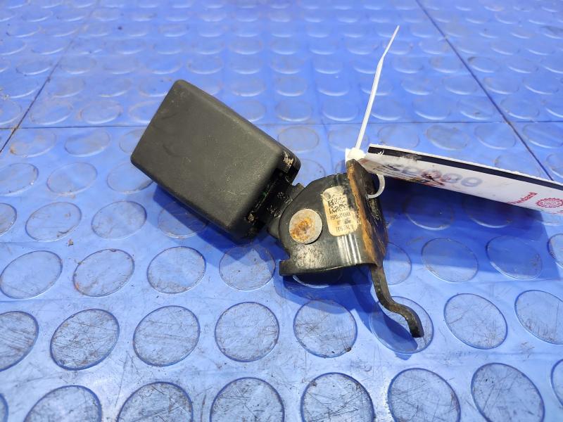 2015 Chrysler 200 Rear Seat Belt