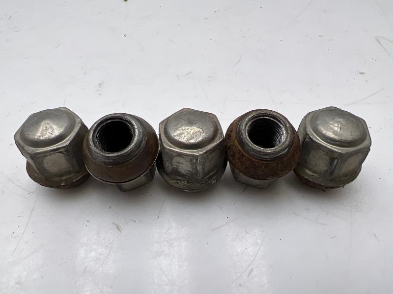 1993 Chevrolet G20 Lug Nuts