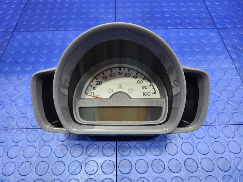 2009 Smart Fortwo Instrument Cluster Speedometer Genuine OEM 4515405547