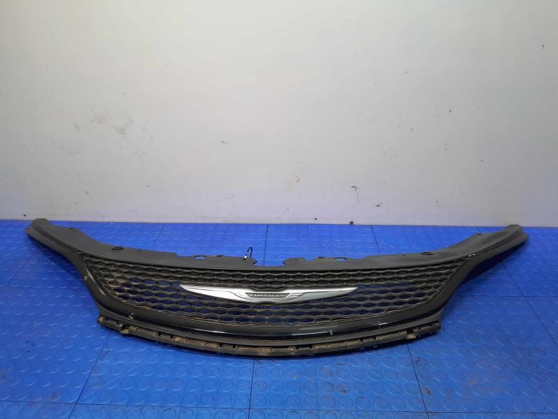 2015 Chrysler 200 Grille