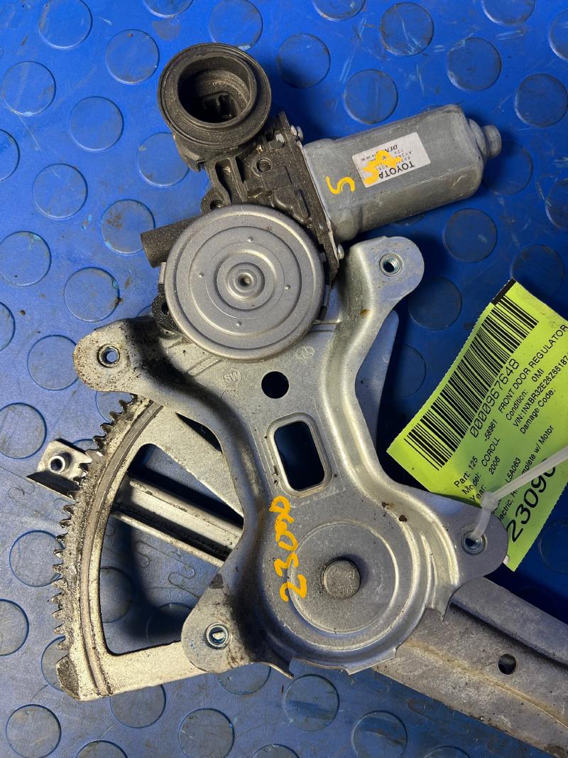 2006 Toyota Corolla Front Door Regulator