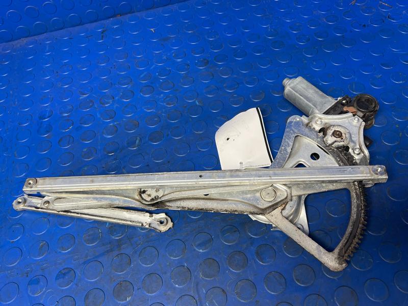 2006 Toyota Corolla Front Door Regulator