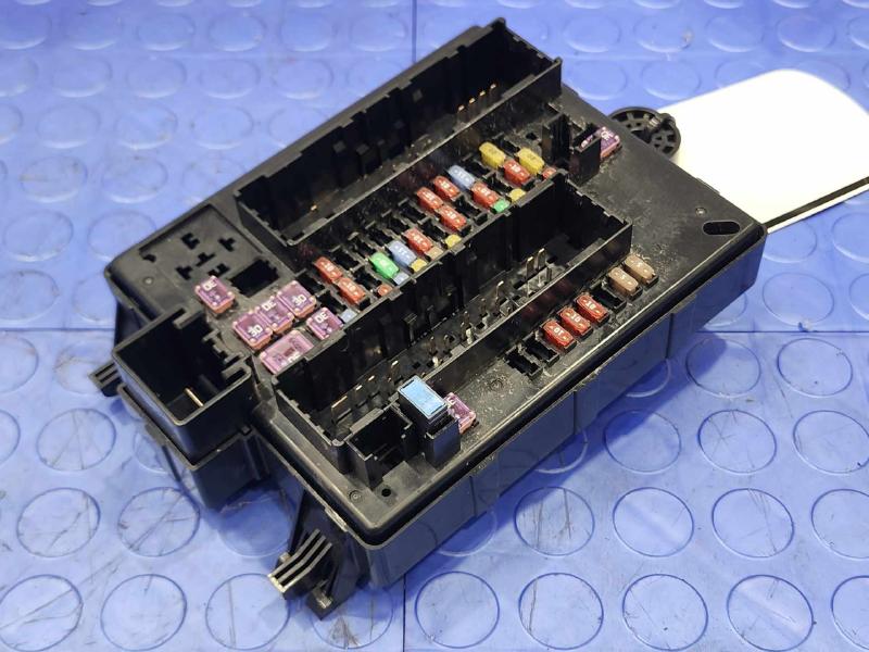 2019 Cadillac XT5 Cabin Fuse Box