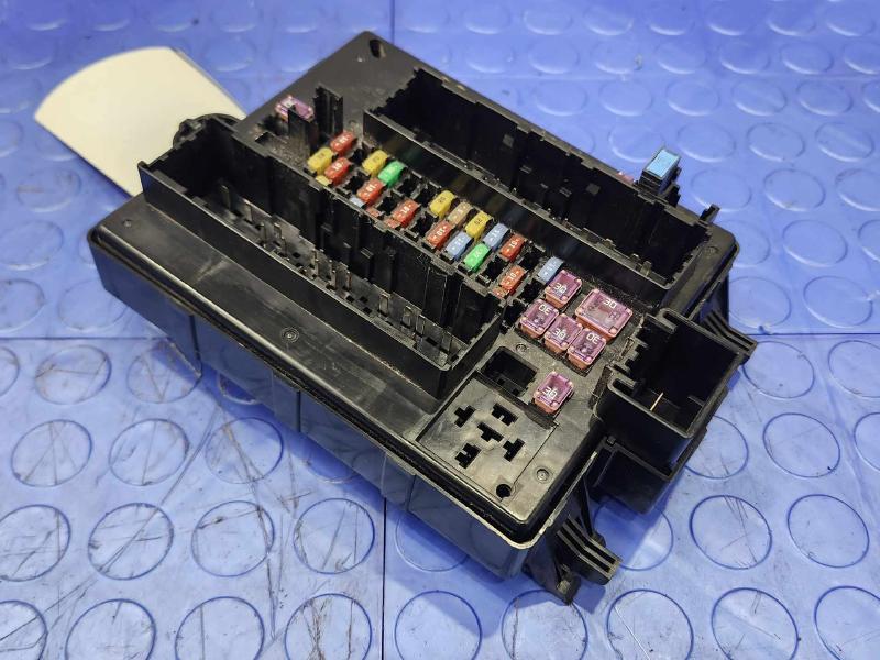 2019 Cadillac XT5 Cabin Fuse Box