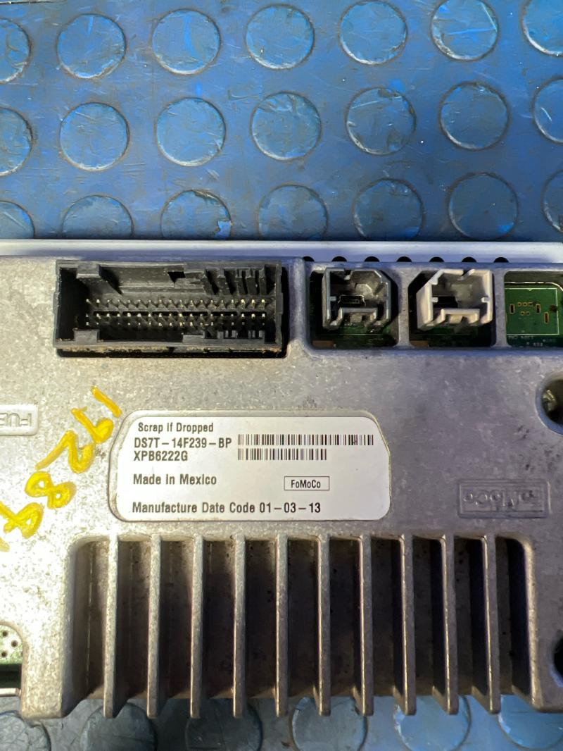 2013 Ford Fusion Info-Gps-Tv Screen