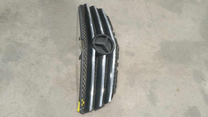 2012 Mercedes R-Class Grille