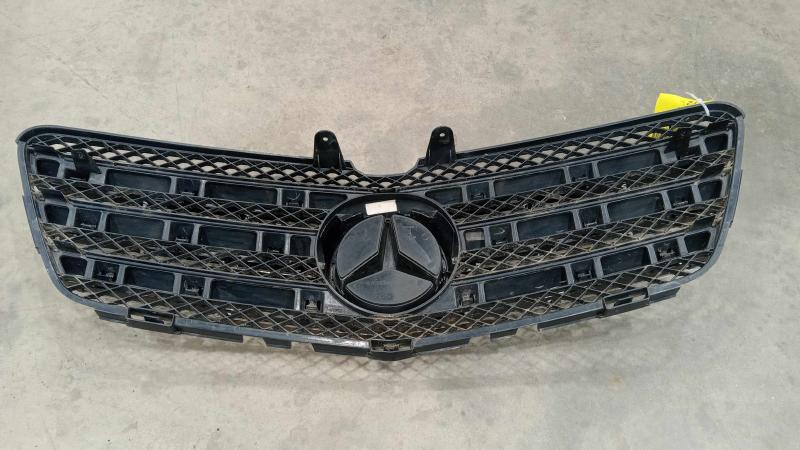 2012 Mercedes R-Class Grille