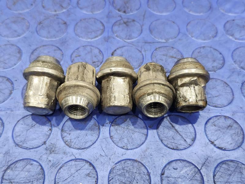 2016 Cadillac ATS Lug Nuts