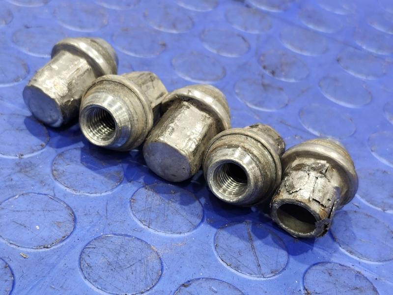 2016 Cadillac ATS Lug Nuts