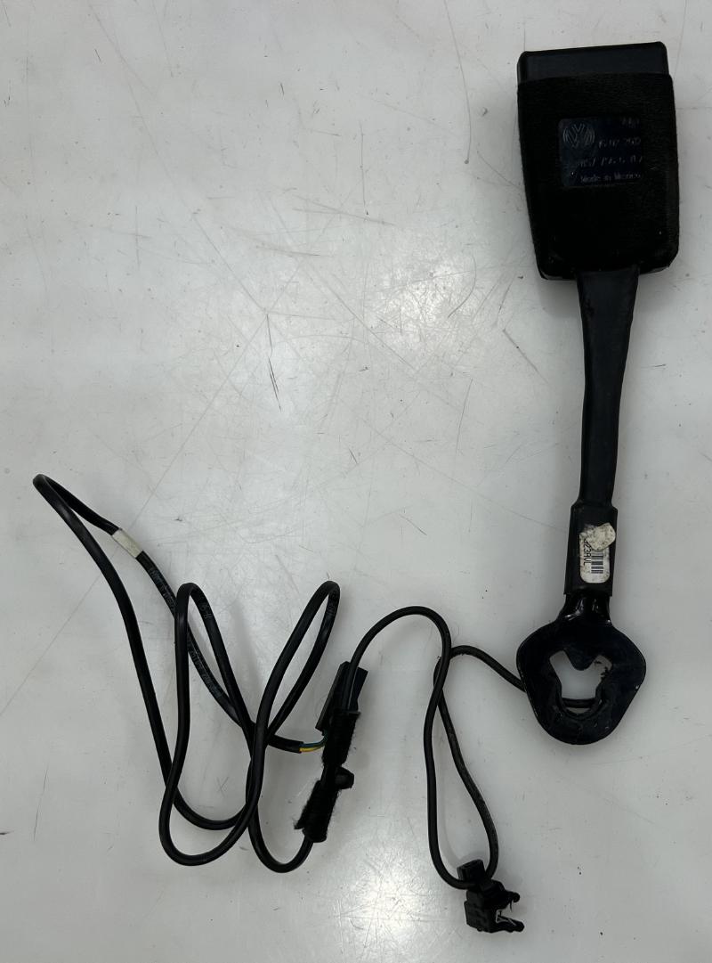 2012 Volkswagen Passat Front Seat Belt