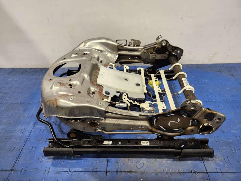 2015 Chrysler 200 Seat Track