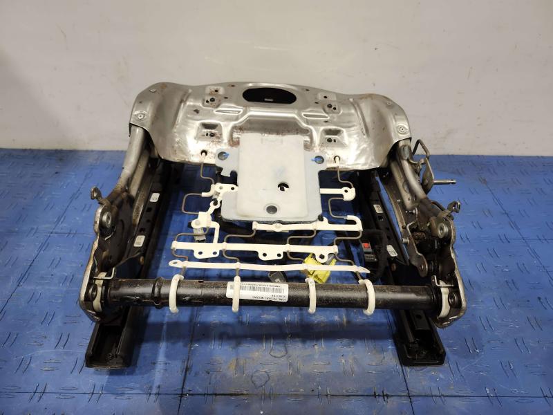 2015 Chrysler 200 Seat Track