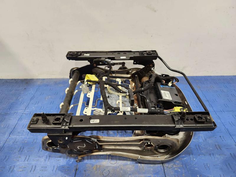 2015 Chrysler 200 Seat Track