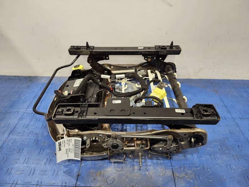 2015 Chrysler 200 Seat Track