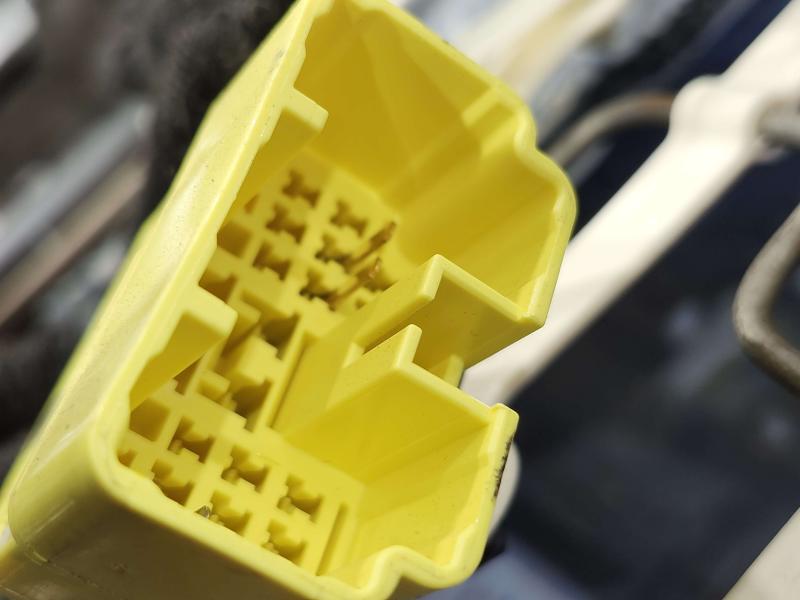 2015 Chrysler 200 Seat Track