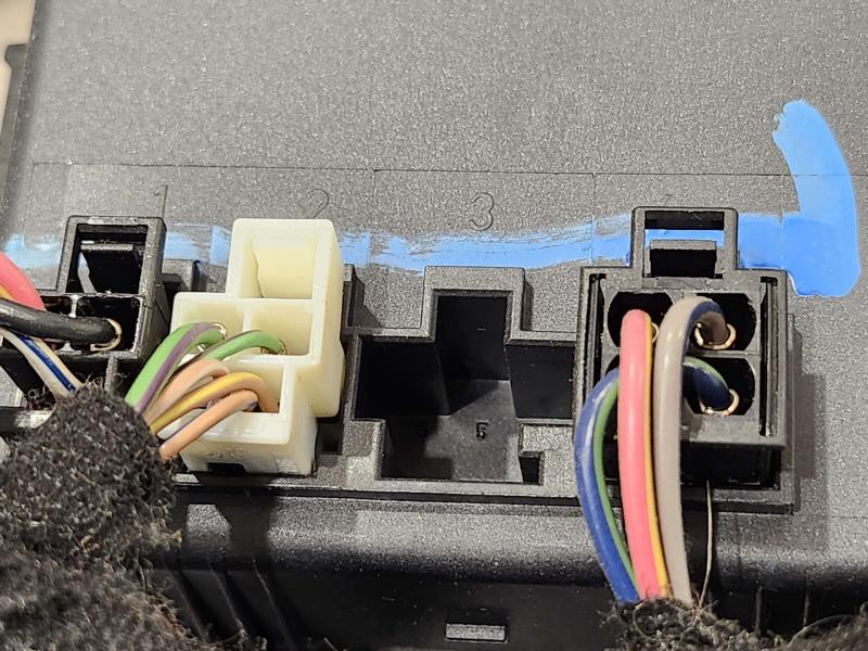 2015 Chrysler 200 Seat Track