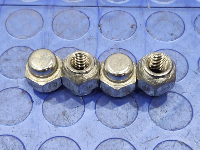 2013 Mazda Mazda2 Lug Nuts