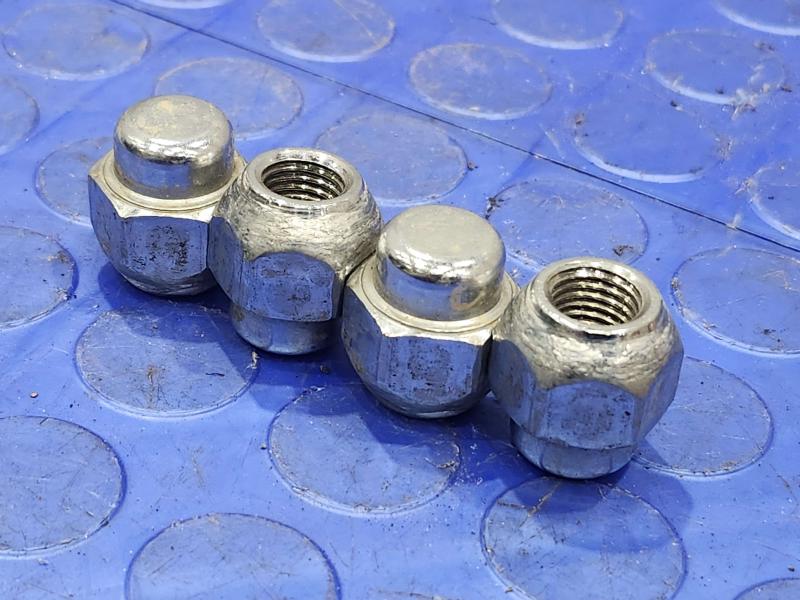 2013 Mazda Mazda2 Lug Nuts