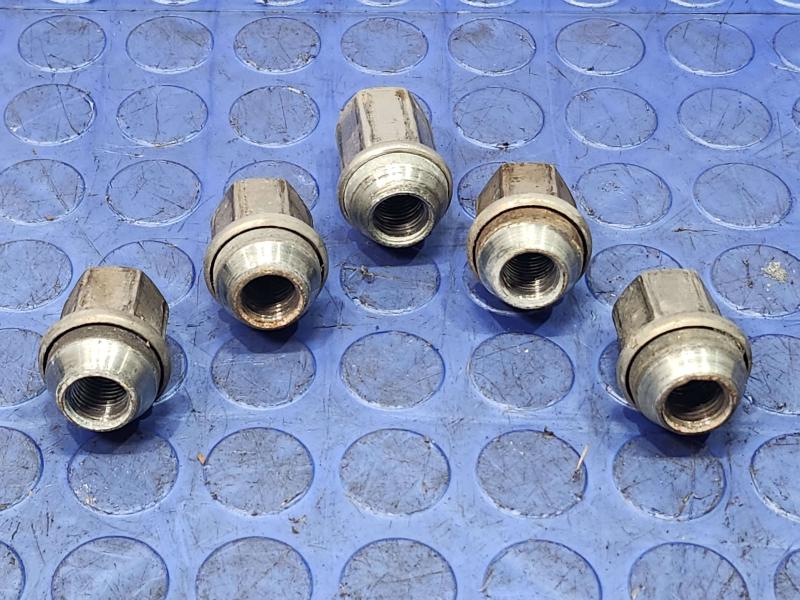 2014 Dodge Durango Lug Nuts