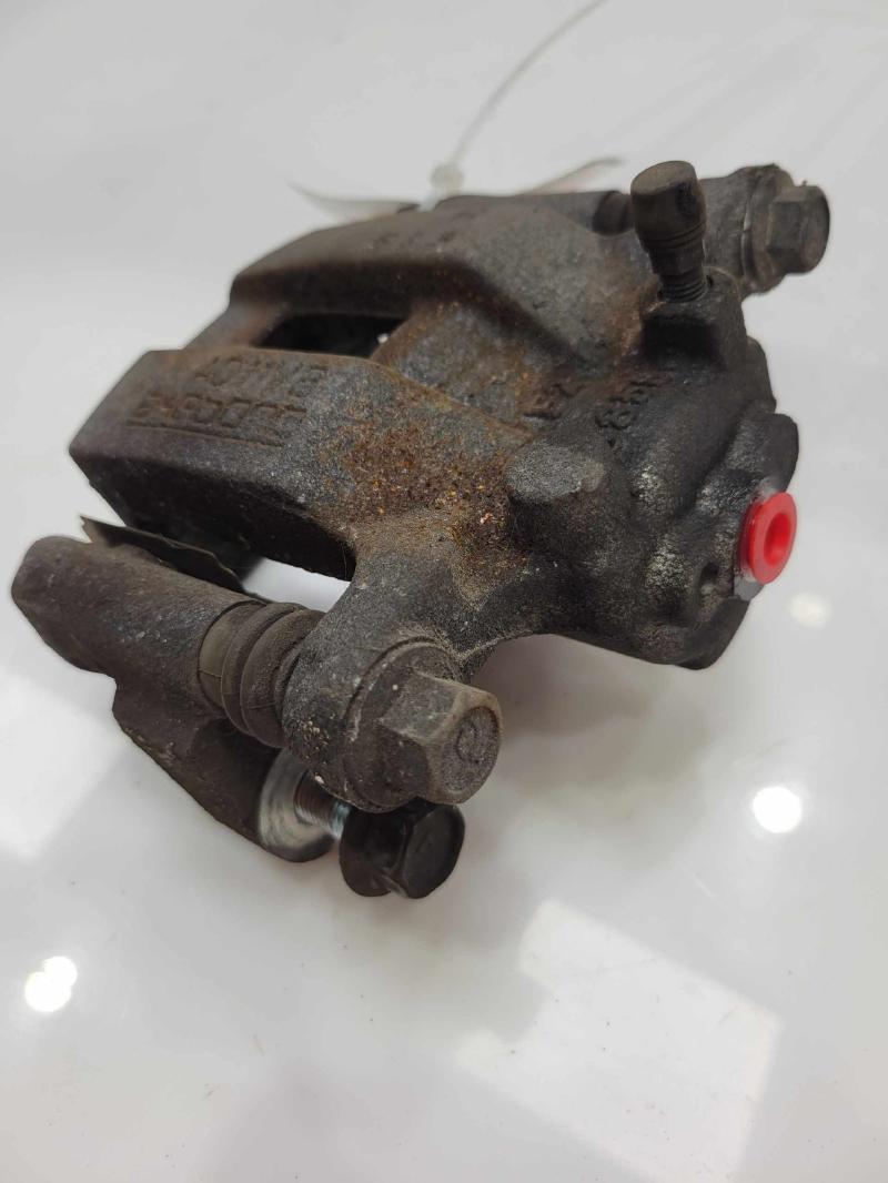 2015 Nissan Rogue Caliper